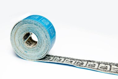 ölçü birimi teyp closeup beyaz arka plan üzerinde