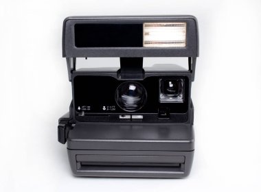 Beyaz arka plan üzerinde izole anlık fotoğraf makinesi