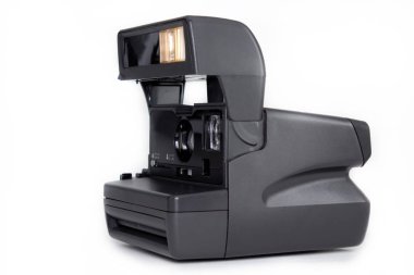 Beyaz arka plan üzerinde izole anlık fotoğraf makinesi