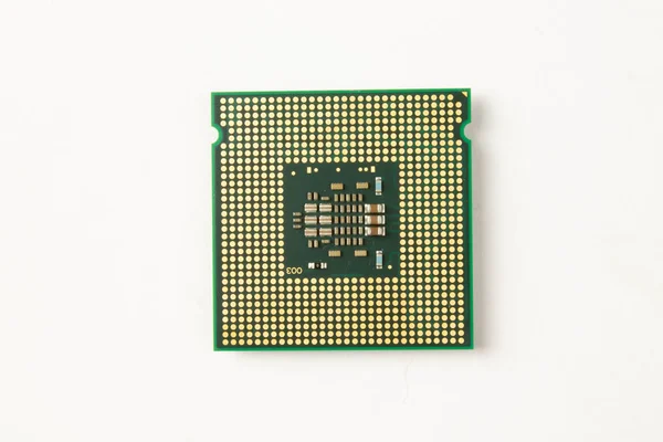 Компьютерный процессор на белом фоне — стоковое фото