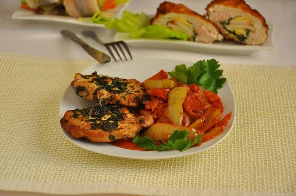 Tatlı dolmalık biberli sıcak et.