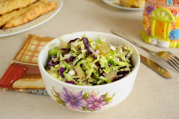 Beyaz ve Kırmızı Lahana Salatası
