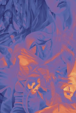 Güzel bir kızın suluboya resmini çiziyorum.