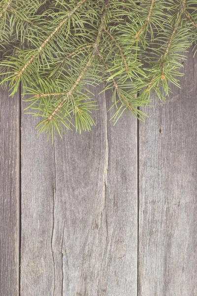 Árvore de Natal em um fundo de madeira escura. Tonificação — Fotografia de Stock