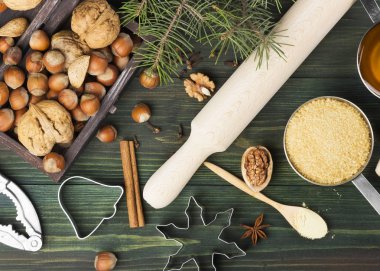 Bal ve cin ile Noel zencefil gingerbreads için malzemeler