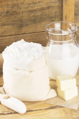 Hamur işleri - un, yumurta, tereyağı, süt için malzemeler