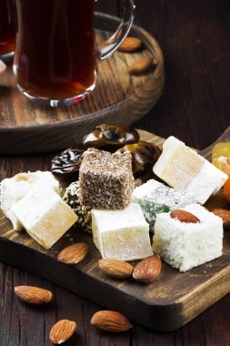 Siyah çay, oryantal tatlılar, tarihleri ve fındık