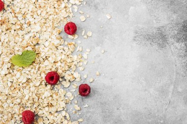 Ahududu ve nane ile Glanola. Görünümü en çok, uzay kopyalayın. Gıda arka