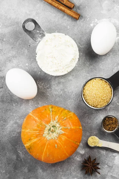 Ingredients for pumpkin pie - flour, pumpkins, eggs, cane sugar, — Stock Photo, Image