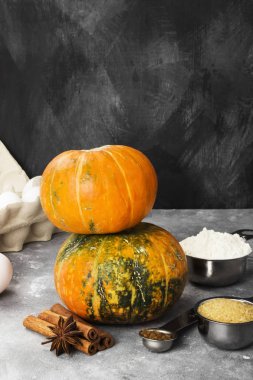 Kabak pasta için-malzemeler un, kabak, yumurta, şeker kamışı,