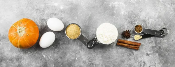 Kabak pasta için-malzemeler un, kabak, yumurta, şeker kamışı,