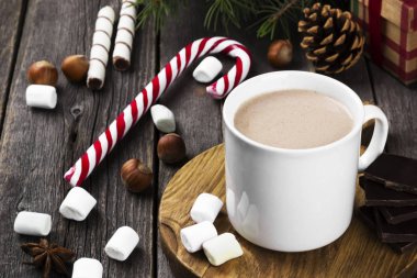 Noel İçecek sıcak çikolata şekerleme ahşap arka ile