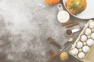 Kabak pasta için-malzemeler un, kabak, yumurta, şeker kamışı,