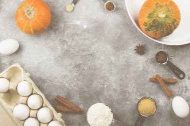 Kabak pasta için-malzemeler un, kabak, yumurta, şeker kamışı,