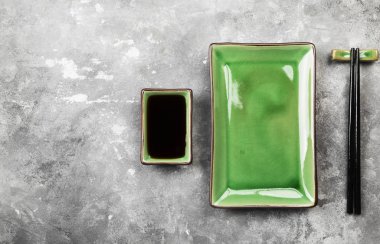 Gri bir arka plan üzerinde Asya yemek için geleneksel tesisat. Üstten Görünüm, 