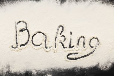 Beyaz un koyu arka plan üzerinde. Üstten Görünüm. Gıda arka plan