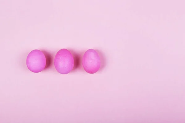 Pink eggs on pink background. Top view, copy space — Stock Photo, Image