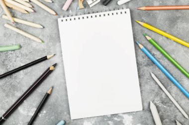 Aksesuarlar, çizim - kalem, pastel, beyaz kağıt üzerinde renkli