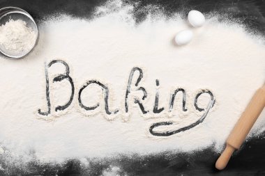 Un, koyu masa üzerine yayılır, yazıt pişirme, yumurta, kaya ve elek un için kullanılır.