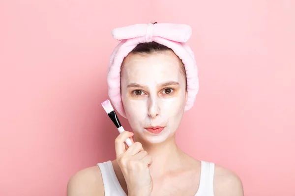 Young Girl Applies Cosmetic Mask Brush Concept Spa Day Home — Stock Photo, Image