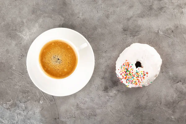 White Cup Coffee Donut White Icing Multicolored Sugar Pastry Topping — Stock Photo, Image