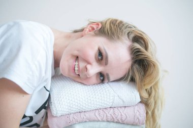 kız ile örme öğesi