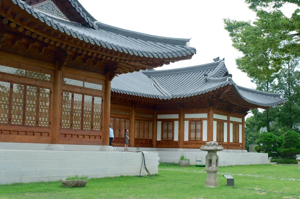 Maison traditionnelle coréenne en été, Corée du Sud — Photo