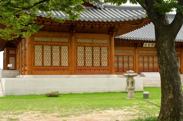 Traditionele Koreaanse huis in de zomer, Zuid-Korea — Stockfoto