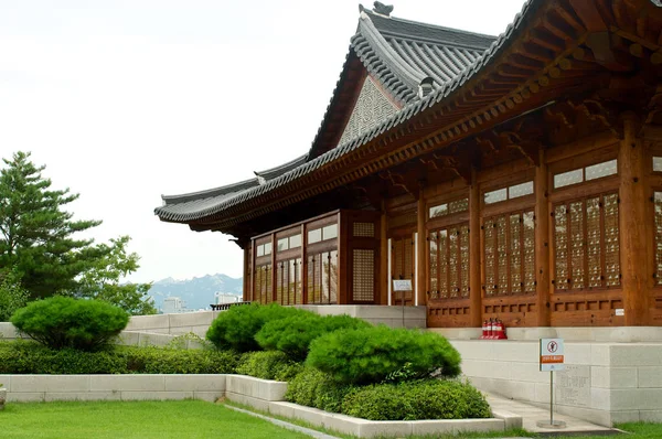 Casa tradizionale coreana in estate, Corea del Sud — Foto Stock