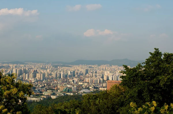 여름에 탑에서 서울 도시 스트리트 뷰 — 스톡 사진