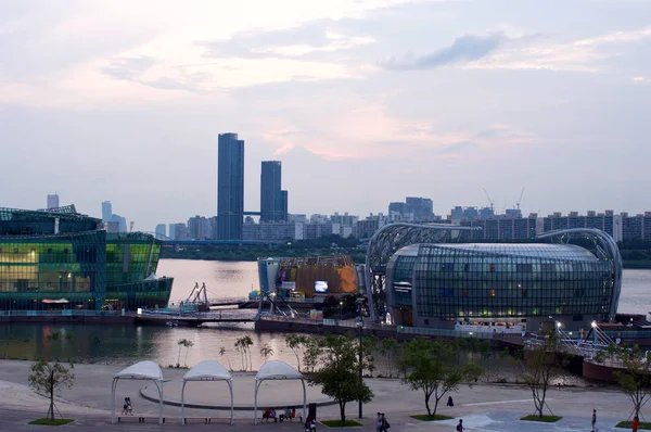 Hang river in Seoul in the evening