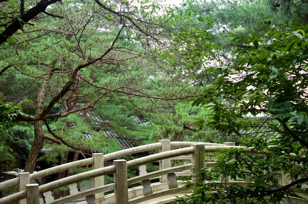 韩国首尔山上的佛教寺庙 — 图库照片