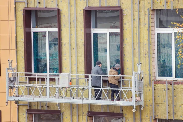 Construtores Estão Trabalhando Altura — Fotografia de Stock