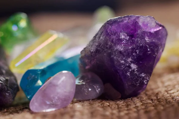Varias Gemas Piedras Semipreciosas Cierran Con Cristales — Foto de Stock
