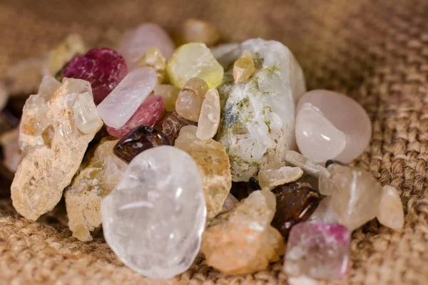 Varias Gemas Piedras Semipreciosas Cierran Con Cristales —  Fotos de Stock