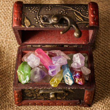 Fluorite, quartz and amethysts in the chest