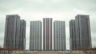 Moskova 'da Volgograd Caddesi' ndeki yüksek binalar.