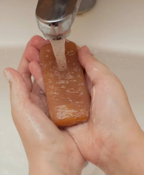 Händewaschen Mit Seife Und Fließendem Wasser Aus Nächster Nähe — Stockfoto
