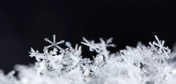 雪の結晶 マクロ 抽象的な冬の背景 — ストック写真