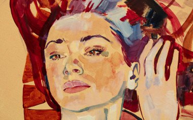 Çekici genç kadın poz veriyor. 