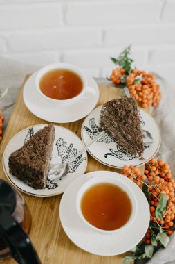 Tatlı ile hizmet çay