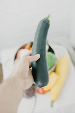 Kabak vegan adam elinde