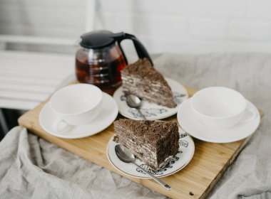 Tatlı ile hizmet çay