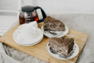 Tatlı ile hizmet çay