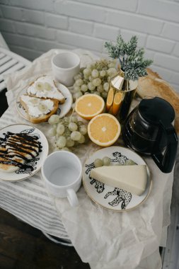 Masanın üzerinde Fransız Kahvaltı