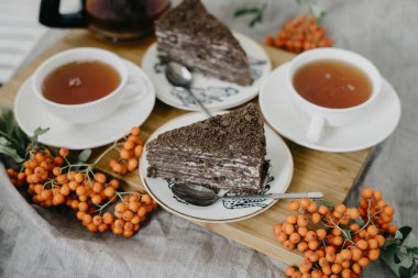 Tatlı ile hizmet çay