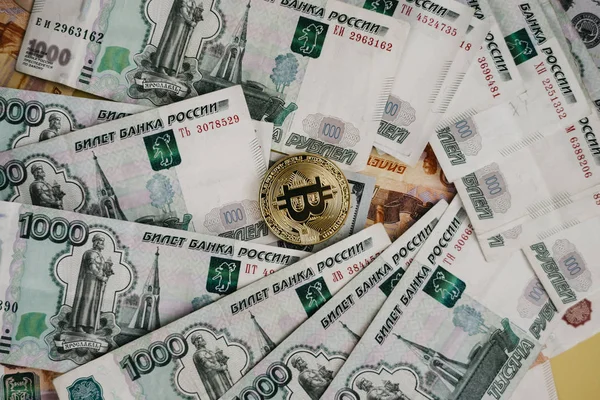 Altın bitcoin ve para