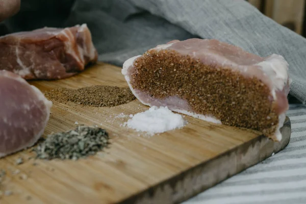 Taze domuz eti bonfile gemide