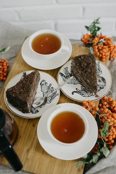 Tatlı ile hizmet çay