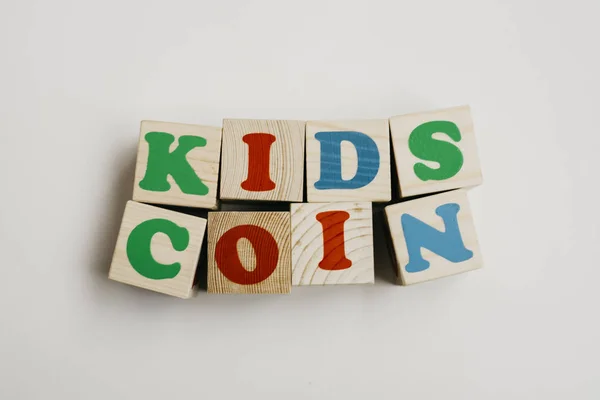 Aptallar için bitcoin. çocuklar sikke kübik alpabet üzerinde
